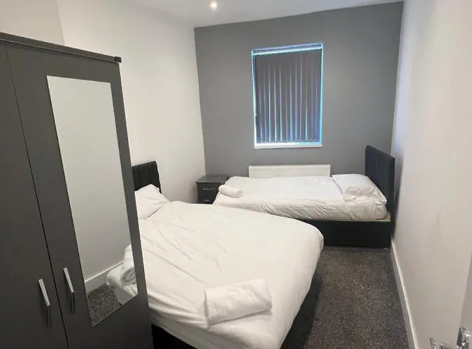 City West Apartments 3 Bedroom Large & Modern Apartment